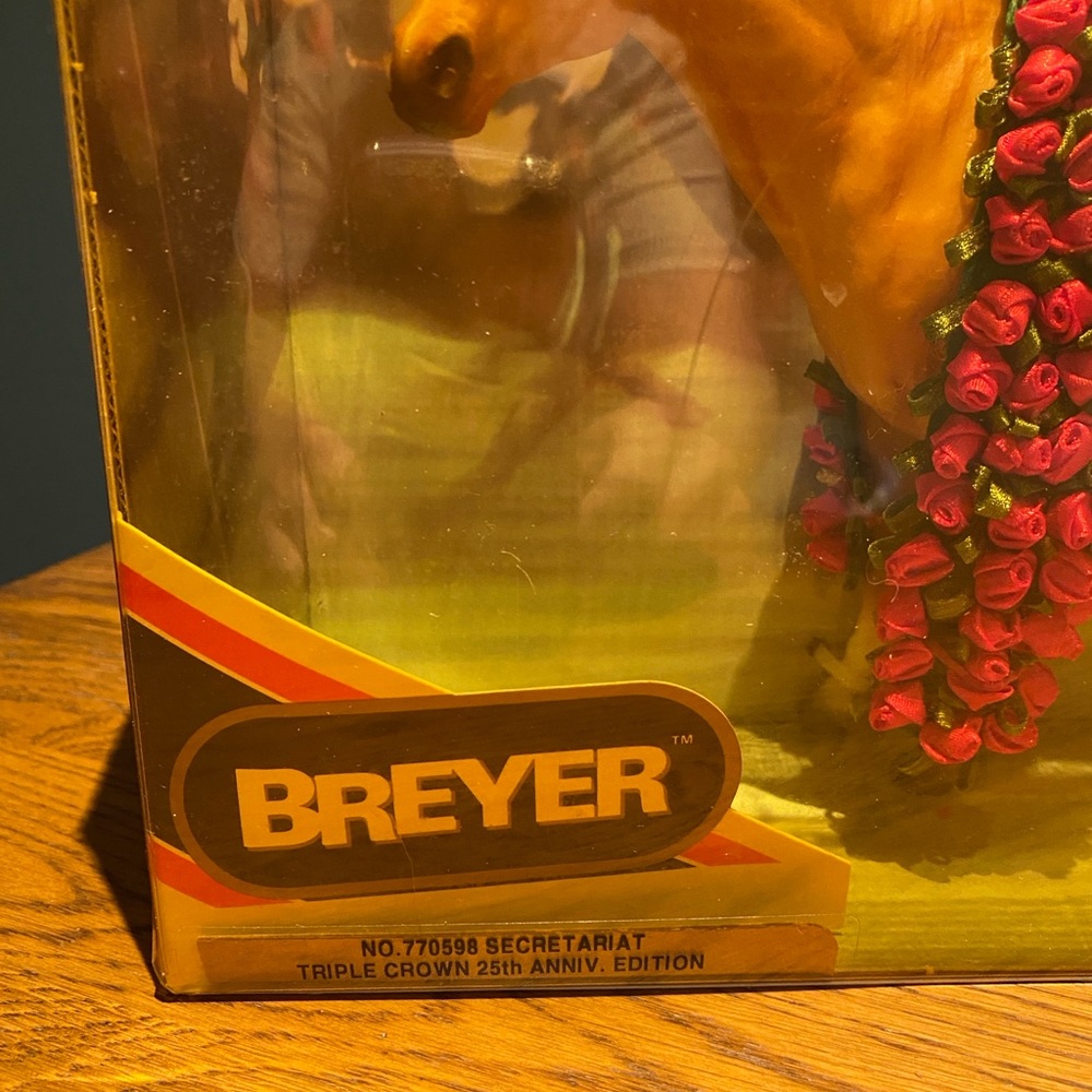 Breyer Secretariat 770598 | 1998 QVC Triple Crown 25th Anniversary Edition - Picture 2 of 2
